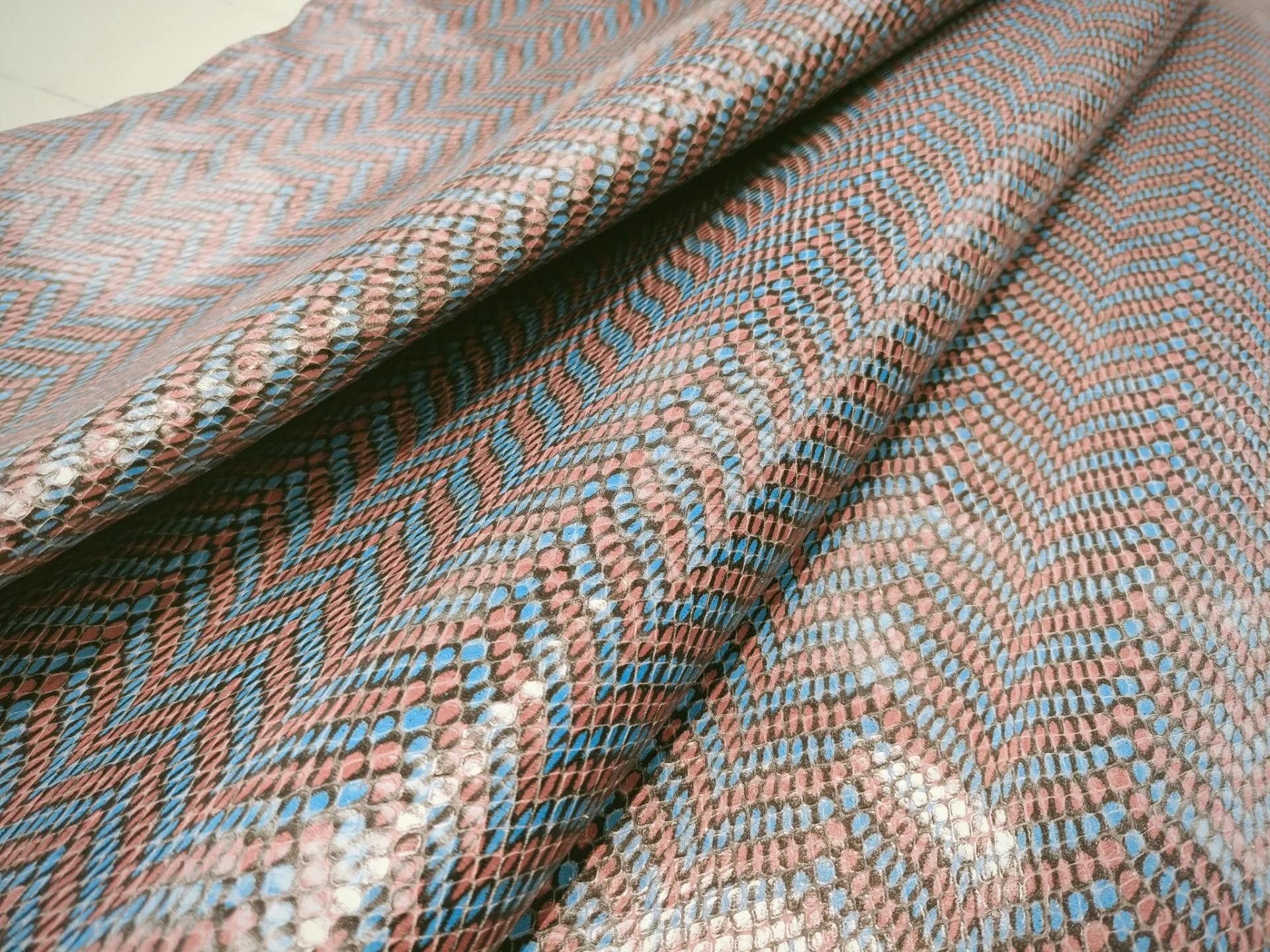 キップ スネーク型押し ヘリンボーン柄 インポート